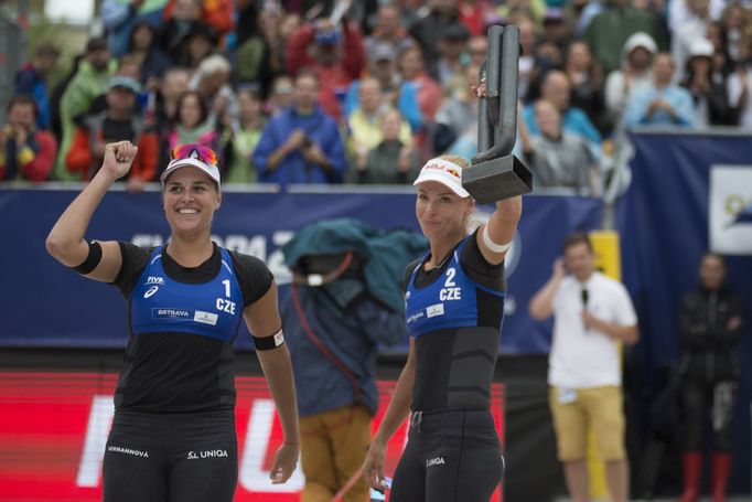 Ostrava Beach Open: Barbora Hermannová (vlevo) a Markéta Nausch Sluková