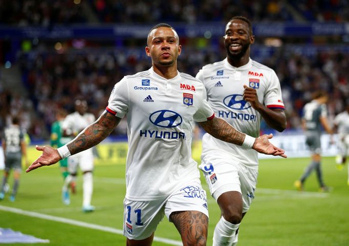 2. kolo francouzské ligy 2019/20, Lyon - Angers: Memphis Depay slaví třetí gól domácích.