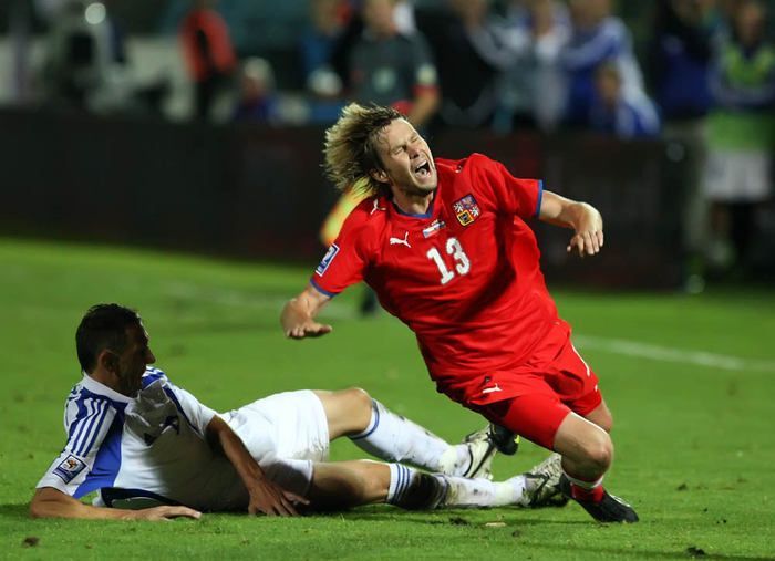 Čeští fotbalisté v utkání proti Slovensku.