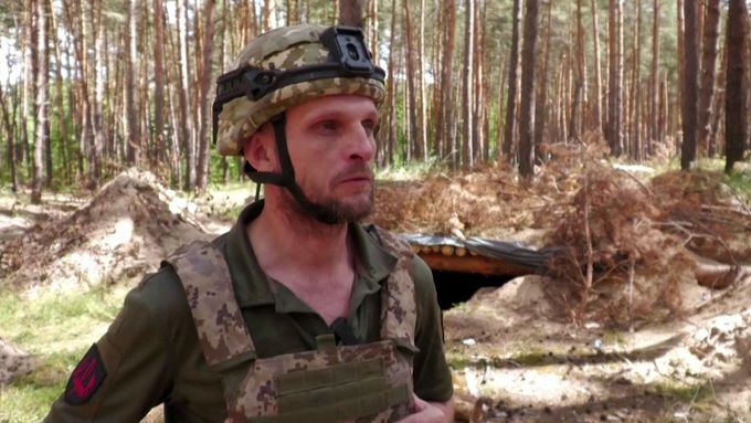 Rusové zuří, že Ukrajinci útočí kazetovou municí.