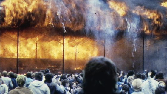 Hořící tribuna a 56 ztracených životů. Zápas, který se nikdy neměl dohrát