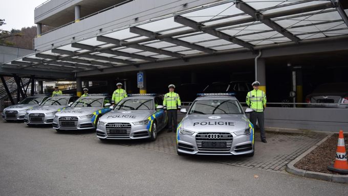 Policie dostala deset Audi S6 za téměř 22 milionů