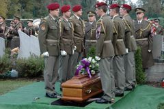 Český voják zraněný v Afghánistánu byl pohřben
