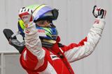 Felipe Massa se raduje. Právě ovládl kvalifikaci na Velkou cenu Monaka.