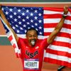 Americký překážkář Aries Merritt slaví vítězství ve finále na 110 metrů překážek během OH 2012 v Londýně.