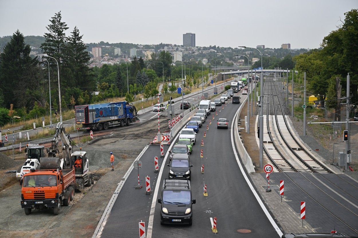 Brno, ulice, kolona, doprava, auto