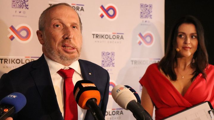 Pojďte si vzít svou zemi zpět, prohlásil Klaus, který byl zvolen předsedou Trikolóry