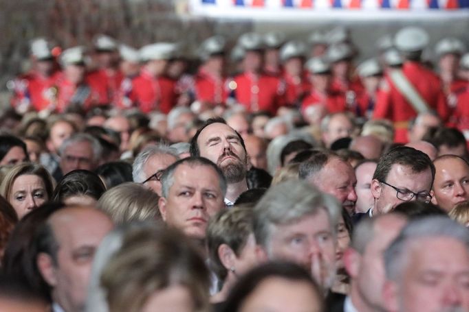 Fotografie z ceremoniálu udílení státních vyznamenání prezidentem ČR Milošem Zemanem na Pražském Hradě. 28. 10. 2019.