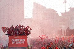 Vysněný titul? Pro starostu Liverpoolu noční můra, vyzývá proto k ukončení ligy