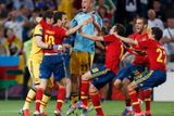 Španělští fotbalisté slaví vítězství a postupují do finále, kde se střetnou s lepším týmem z duelu Německo - Itálie.