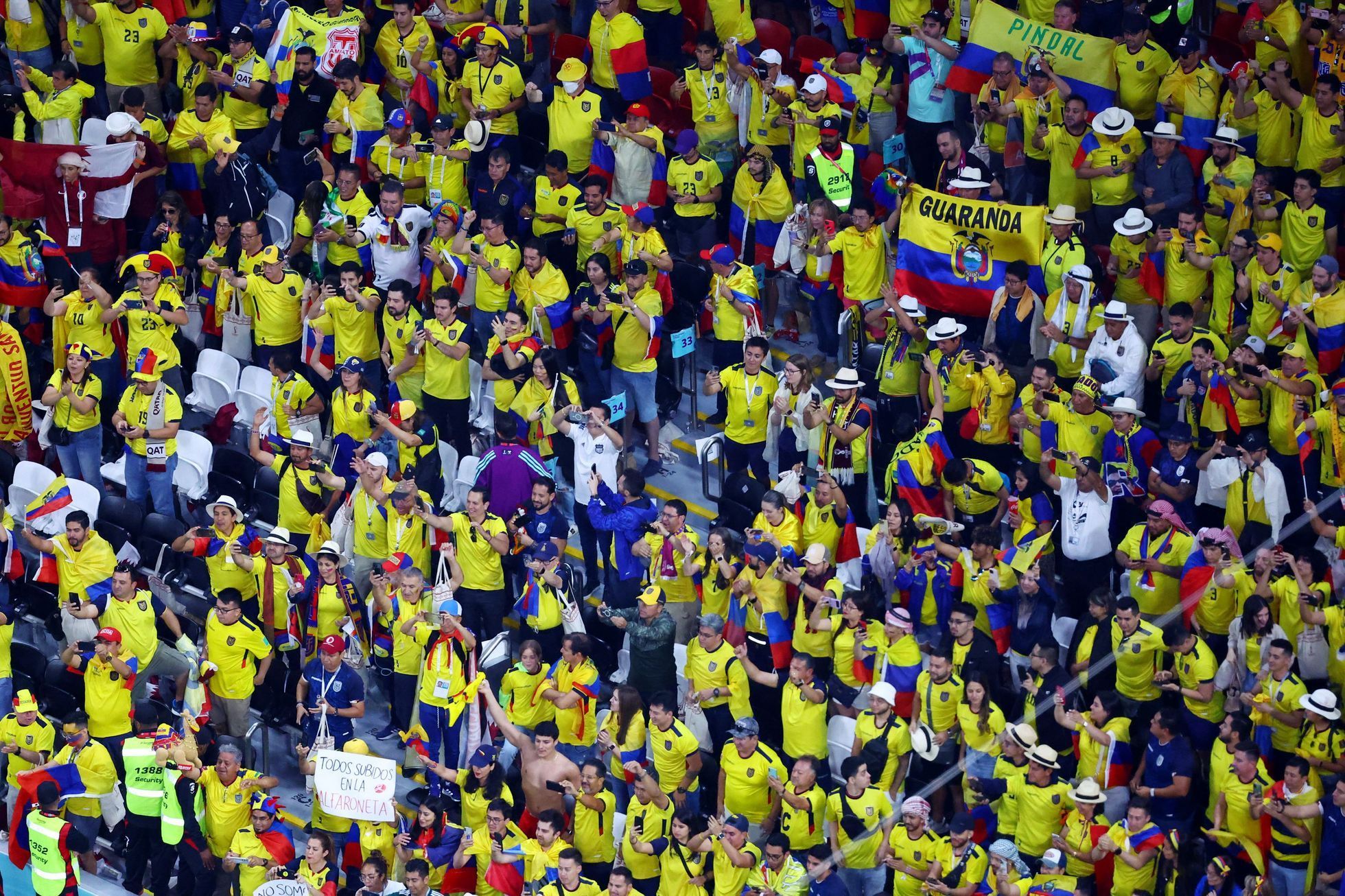 Fanoušci Ekvádoru v zápase MS 2022 Katar - Ekvádor