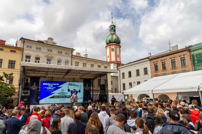 Ondřej Palát se Stanley Cupem ve Frýdku-Místku