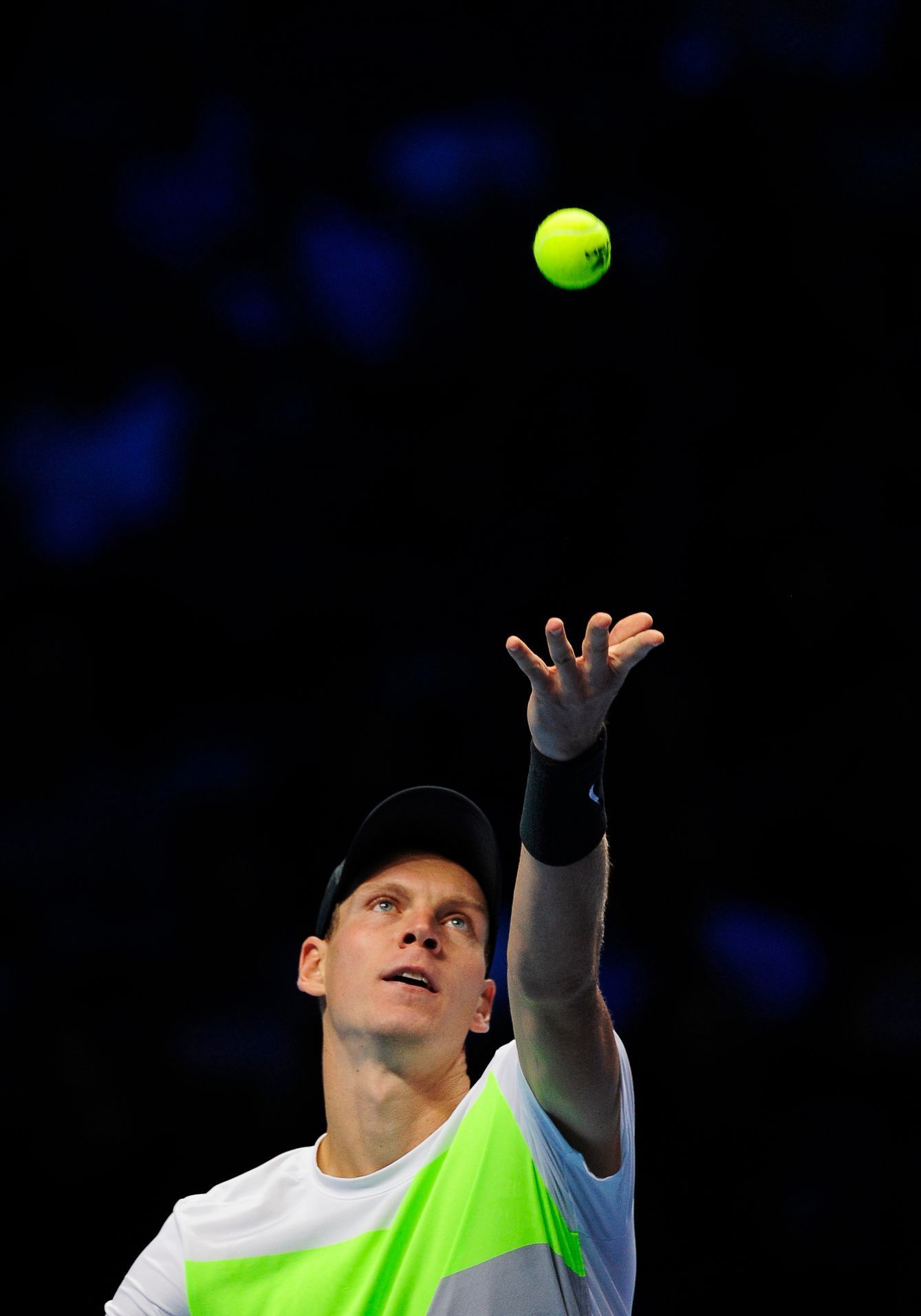 Český tenista Tomáš Berdych v utkání s Britem Andym Murraym ve finále Turnaje mistrů 2012.