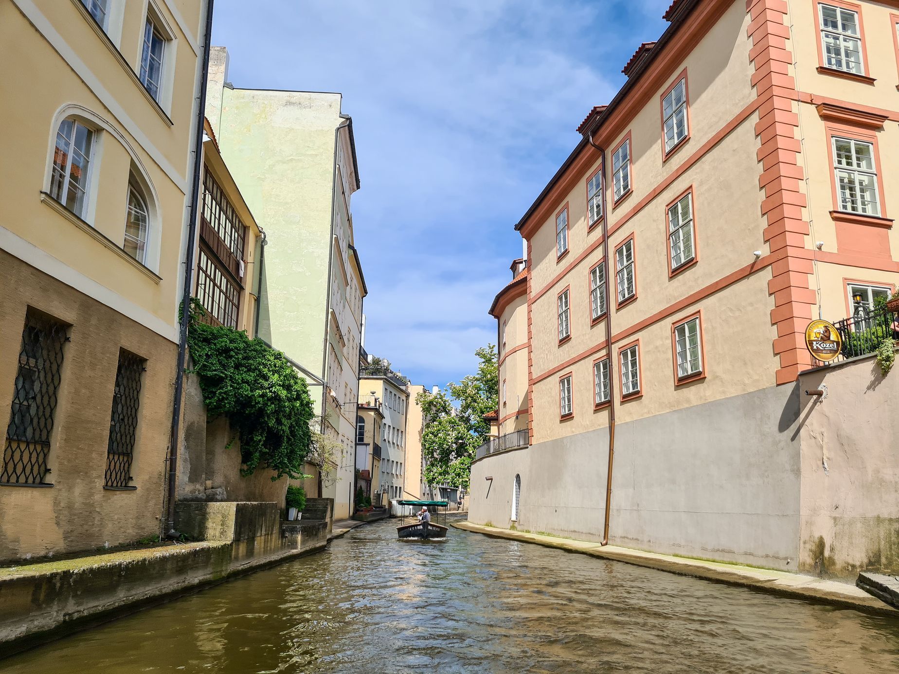 Praha Vltava historická centrum Čertovka