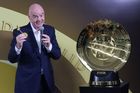 Megalomanství a hazard se zdravím. Nové MS čelí kritice: "FIFA nás chce jen oškubat"