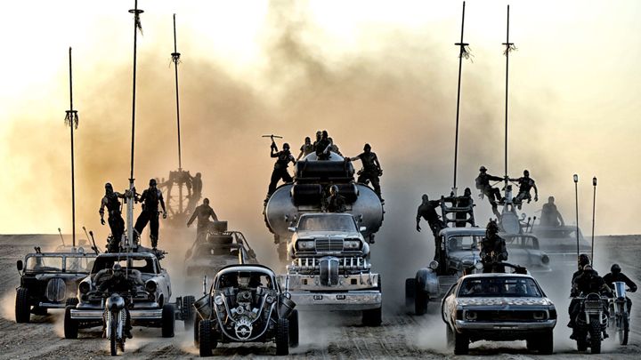 Až přijde konec světa. V prodeji jsou auta ze Šíleného Maxe, koupit si můžete i Tatru; Zdroj foto: Warner Bros.