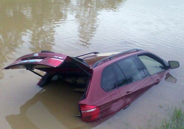 zatopené auto