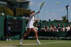 Krejčíková jde dál, Brenda Fruhvirtová, Bouzková i Siniaková ve Wimbledonu dohrály