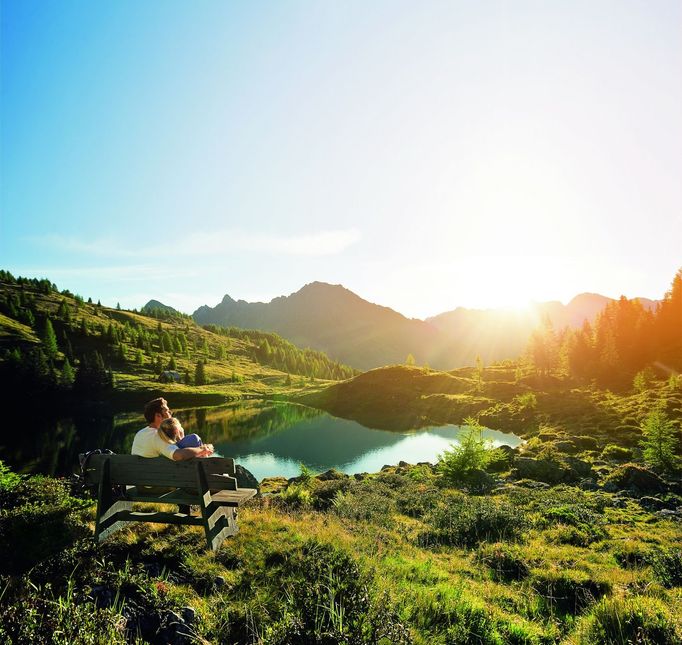 Podzimní romantika na břehu jezera Bergsee