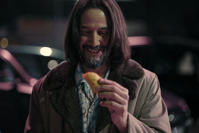 Keanu Reeves jako anděl druhé kategorie Gabriel ve filmu Boží úlet.