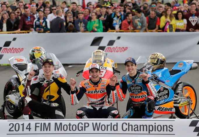 Šampioni 2014: Esteve Rabat (Moto2), Marc Marquez (MotoGP) a Alex Marquez (Moto3)