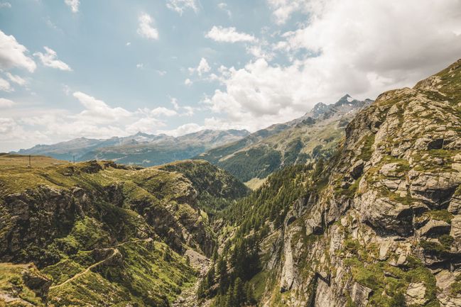 Pohled na Val San Giacomo po trase Via Spluga