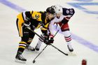 Video: O soupeře zlomil hokejku, pak ho srazil. Calvert neunesl dominanci Crosbyho a spol.