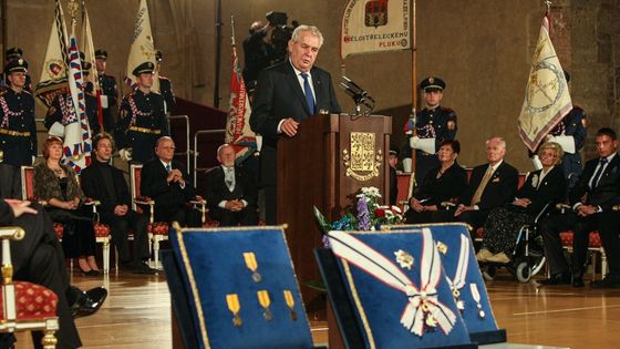 Foto: Zeman ocenil hrdiny z Afghánistánu i faráře Toufara