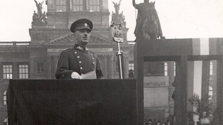 Jeho popravený předek byl válečný hrdina. Kvůli komunistům jsem to nevěděl, říká vnuk; Zdroj foto: kniha Generál Bedřich Homola: Vrchní velitel Obrany národa, zakázaný hrdina