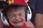 Nejslavnější fanoušek Ferrari sotva chodí do školy. Jeho pláč dojal i šéfy formule 1