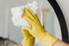 Uklízeč zničil umělecké dílo. Stačil kousek toaletního papíru a bylo po umění