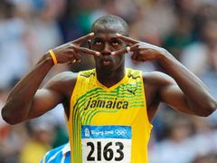 Usain Bolt před rozběhem na 200 metrů.