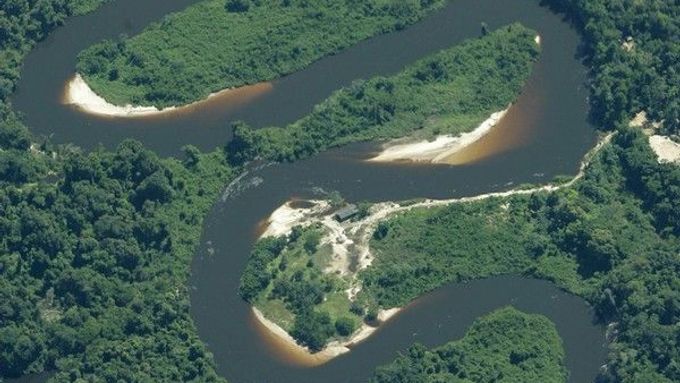 Amazonie je křehký ekosystém, těžba ropy ji vždy ohrožuje (ilustrační foto)