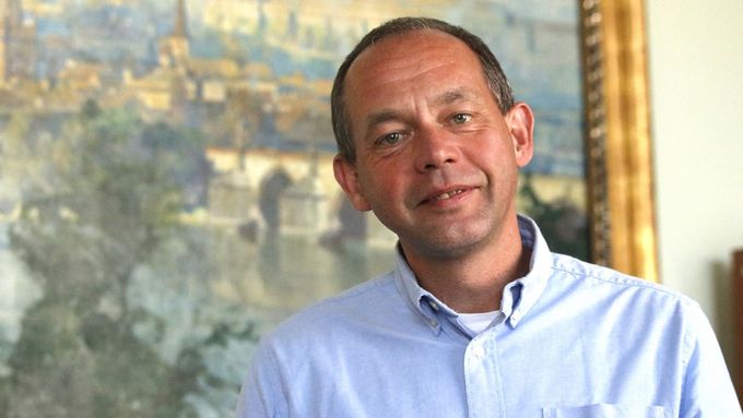 Bez téměř každodenního běhání bych to tady na ministerstvu nepřežil, říká v rozhovoru pro Aktuálně.cz Petr Kulhánek ze STAN, který nahradil před rokem Piráta Ivana Bartoše.