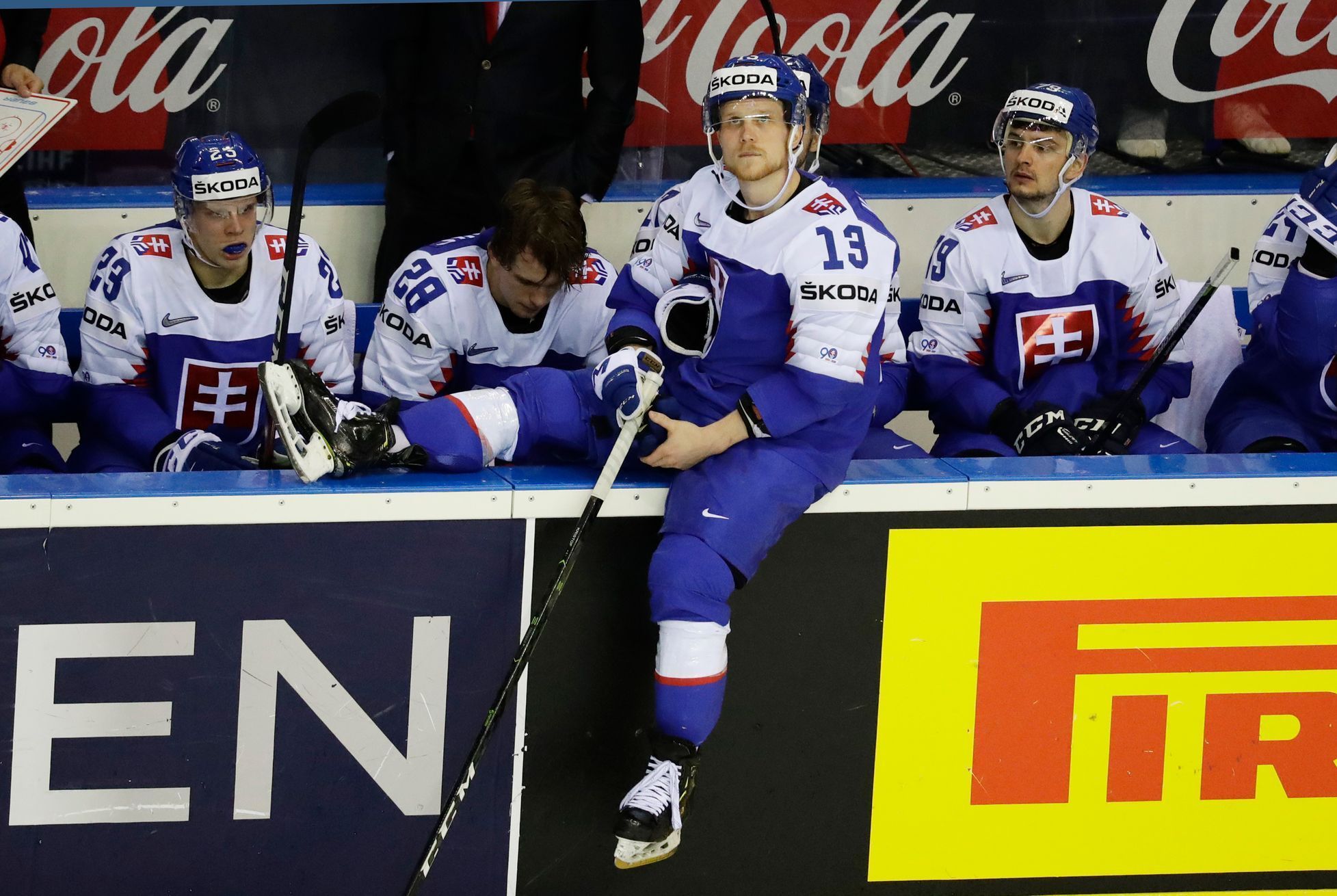 Smutní slovenští hokejisté po prohře s Německem na MS 2019