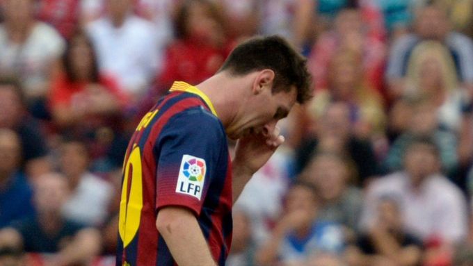 Lionel Messi odstoupil už ve 22. minutě, přesto si Barcelona na hřišti Betisu Sevilla poradila.