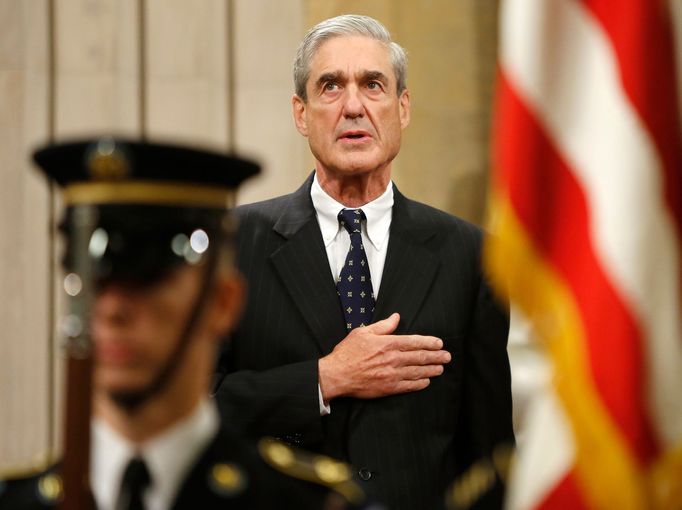 Robert Mueller je americký voják, právník a od září 2001 do září 2013 ředitel FBI.