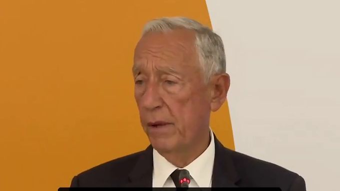 "Nové americké vedení se ve svých krocích viditelně přiklání k Ruské federaci," uvedl portugalský prezident.