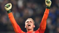 Jasper CILLESSEN. V bráně je to jasné. Šestadvacetiletý Cillessen překvapil na loňském světovém šampionátu, kde se stal nizozemskou jedničkou a pomohl vychytat bronzové medaile. V létě se hodně spekulovalo o jeho odchodu za Louisem van Gaalem do Manchesteru United, Ajax ale zůstal neoblomný.