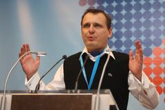 Policejní spis je tendenční, ale vydejte mě, žádá Bárta