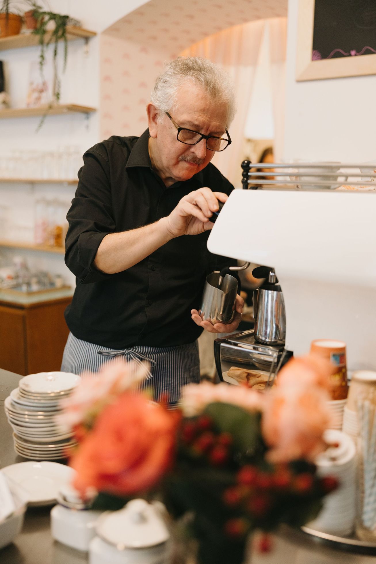 stará škola, kavárna, záchrana, sbírka, peníze, důchodci, senioři