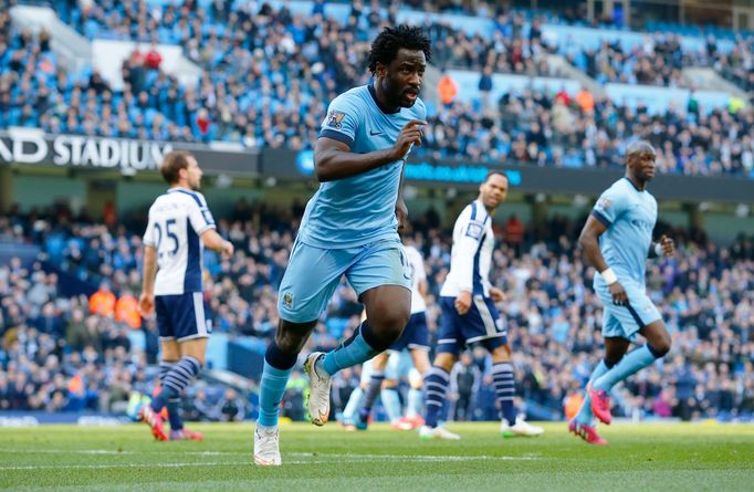 Wilfried Bony z Manchesteru City slaví svůj gól v síti West Bromwiche