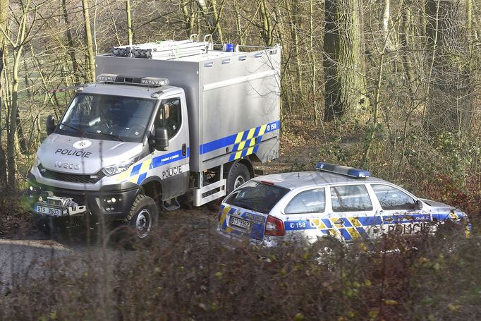 Okolí místa, kde se zastřelil útočník, který v ostravské fakultní nemocnici zavraždil střelbou 6 lidí. Děhylov, Ostravsko, 10. 12. 2019.