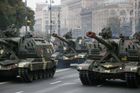 Kyjevem prošly tisíce vojáků. Ukrajina slaví nezávislost velkolepou vojenskou přehlídkou