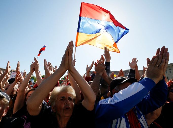 Demonstrace příznivců opozičního vůdce Nikola Pašinjana v arménském Jerevanu.