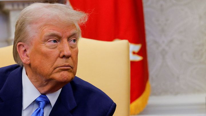 Dny, které otřásly Západem. Jsou to Trumpovy 28D šachy, nebo osobní zášť?