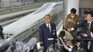 Japonský vysokorychlostní vlak maglev na snímku z 21. dubna 2015, kdy dosáhl absolutního rychlostního vlakového rekordu.