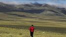 Marathon runner Gladys Tejeda, the first Peruvian athlete who qualified for the 2012 London Olympic Games, runs during her training in the Andean province of Junin May 15, 2012. A private company will take Gladys' mother Marcelina Pucuhuaranga, 69, to London as part of the "Thank you Mom" program. For Pucuhuaranga, who received her first passport, it will be the first time travelling out of Peru. The program will take about 120 mothers of different athletes around the world to attend the games. Tejeda, the youngest of nine children, returned to her hometown to visit her mother and to focus on training where she will run more than 20 km every day in the highlands (over 4,105 meters above sea level). Picture taken May 15, 2012. REUTERS/Pilar Olivares(PERU - Tags: SPORT ATHLETICS OLYMPICS) Published: Kvě. 17, 2012, 6:36 odp.