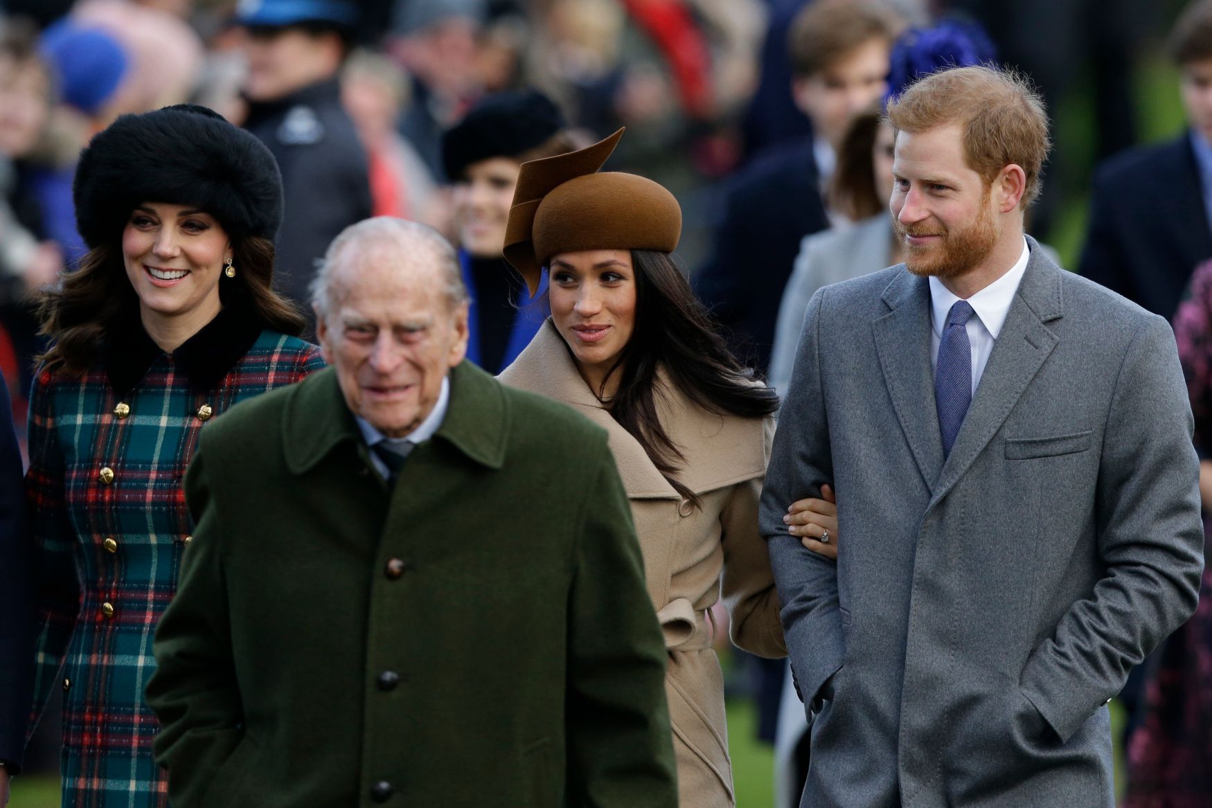 Část britské královské rodiny na tradiční vánoční mši