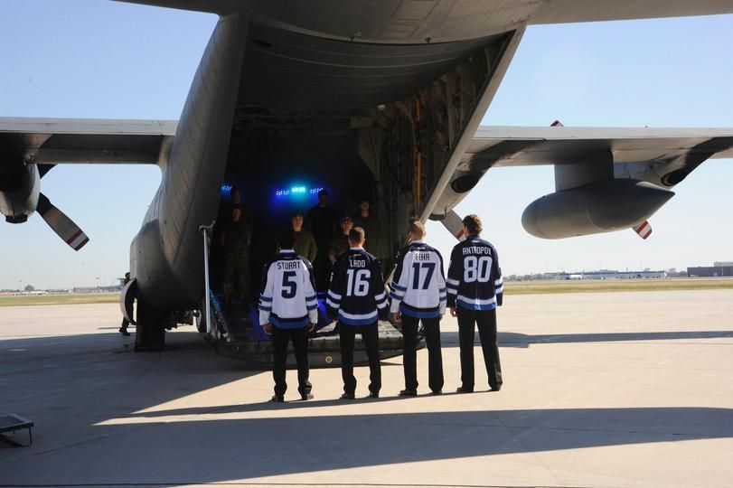 Winnipeg Jets - představení dresů